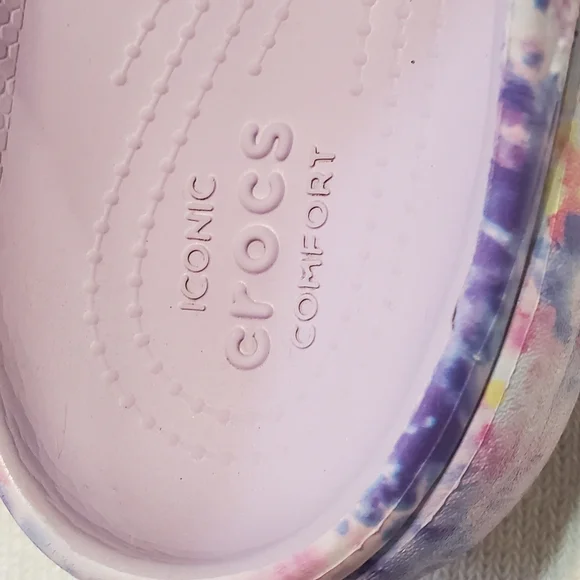 CROCS Women's Tie-Dye Slippers - Purple and Pink. Sz 6 - Picture 7 of 7